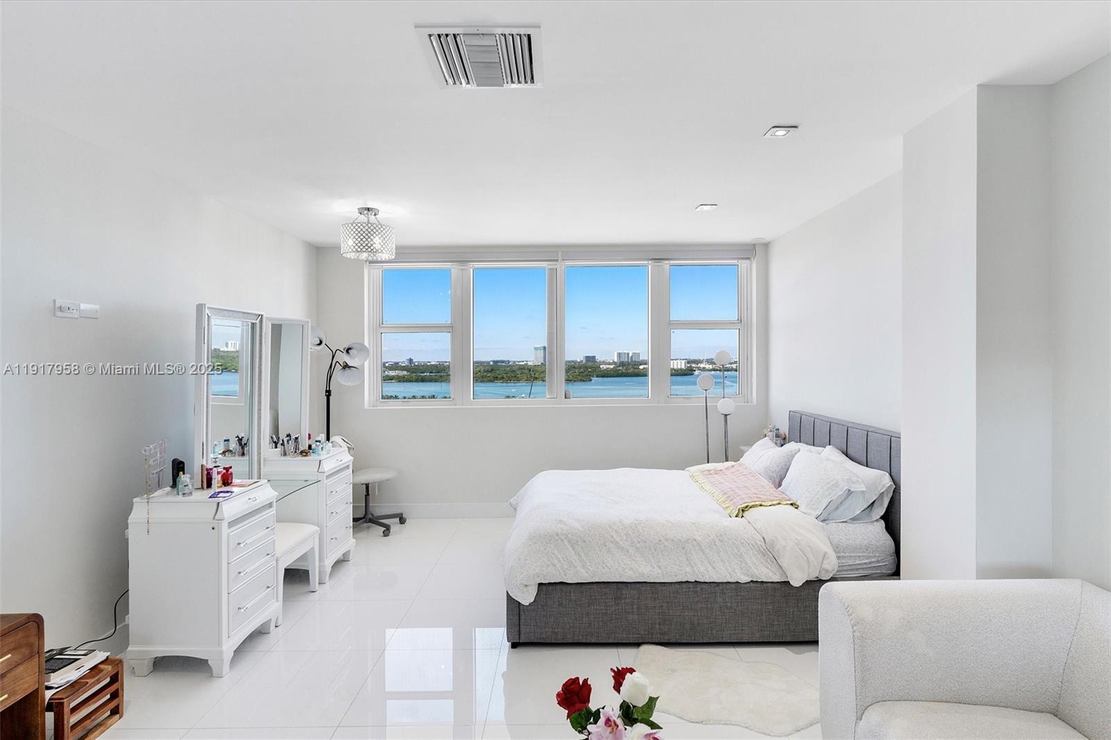 HARBOUR HOUSE - Residential