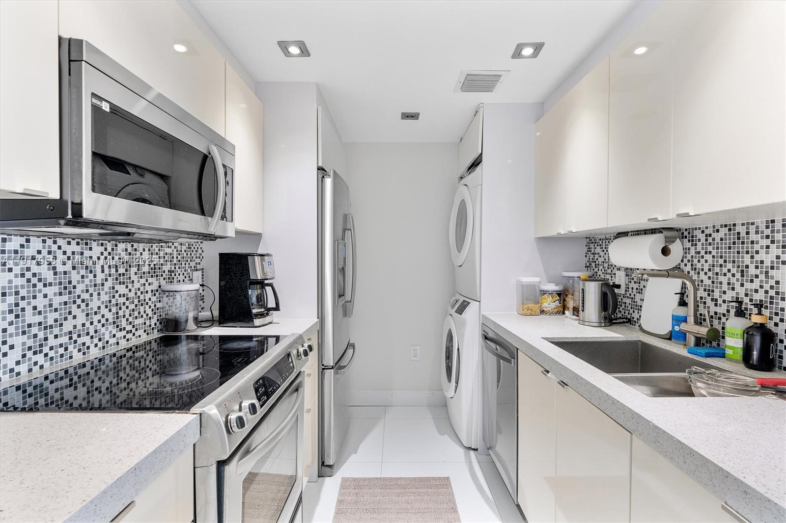 HARBOUR HOUSE - Residential