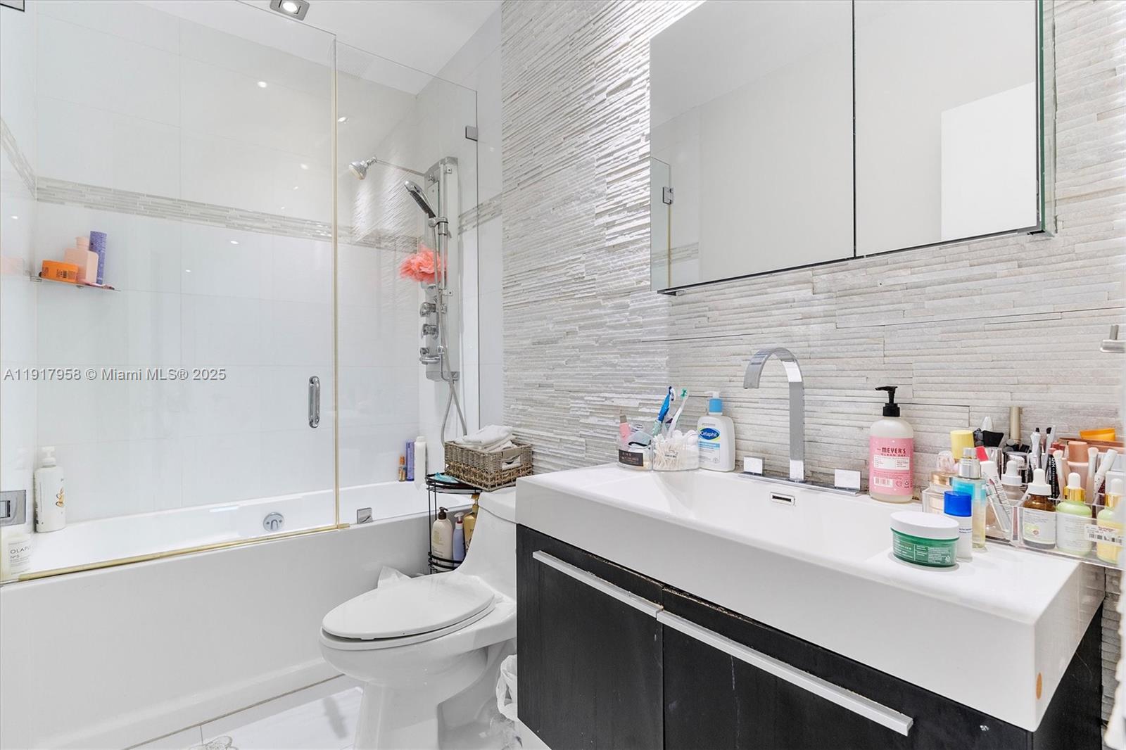 HARBOUR HOUSE - Residential