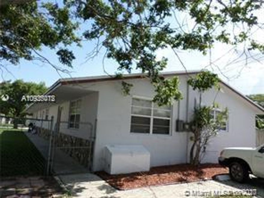 LARGE 3BED 2 BATH DUPLEX ONE FLOOR WITH SIDE AND BACK ENTRANCE, WASHER & DRYER INSIDE THE UNIT. HAS PATIO AND PLENTY OF PARKING.  NICE CONDITION, VERY CLEAN INSIDE, OPEN LAYOUT, MINUTES FROM THE BEACH, RESTAURANTS, SHOPPING, AND MAYOR ARTERIES.  CALL MARI CARMEN WITH ANY QUESTIONS OR TO MAKE AN APPOINTMENT AND SEE THIS GREAT PROPERTY.   NO ASSOCIATION