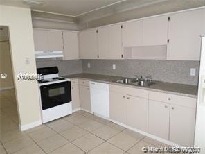 HOLLYWOOD PARK - Residential Lease