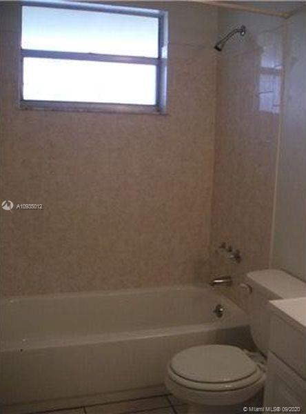 HOLLYWOOD PARK - Residential Lease