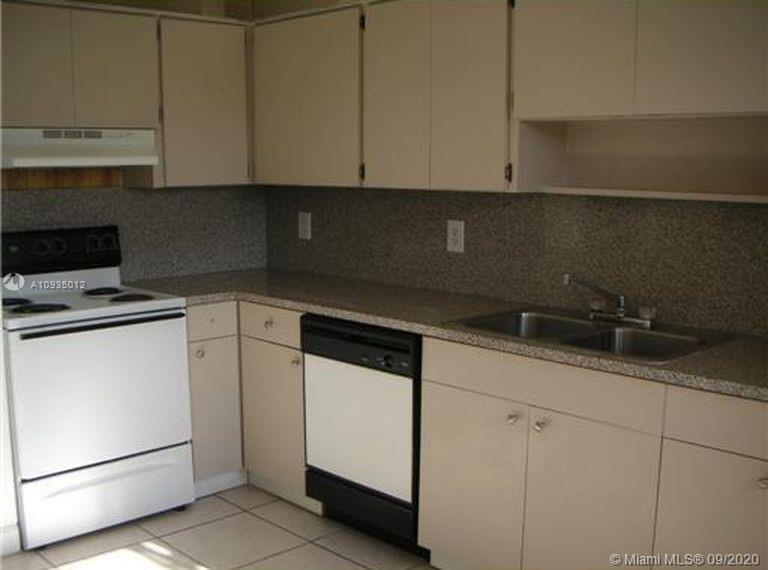 HOLLYWOOD PARK - Residential Lease