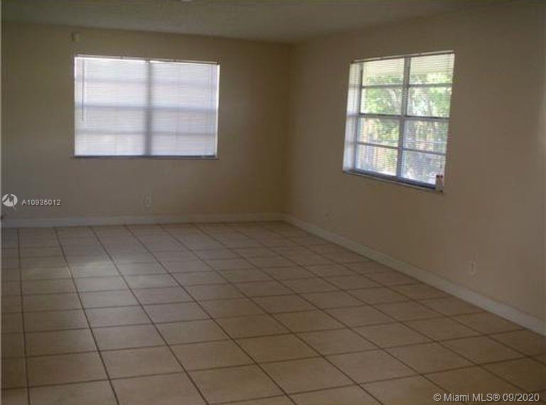 HOLLYWOOD PARK - Residential Lease