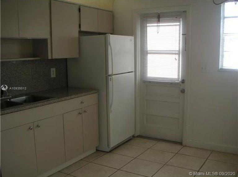 HOLLYWOOD PARK - Residential Lease