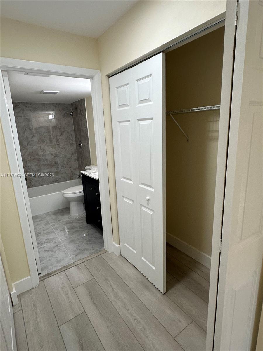 HOLLYWOOD PARC CONDOMINIU - Residential