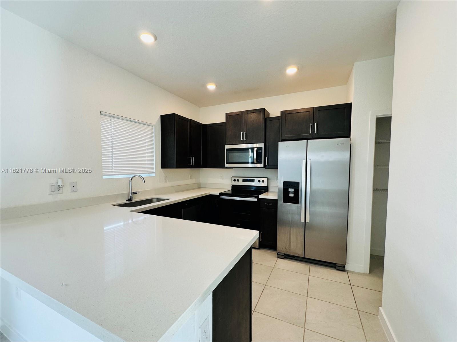 1727 SE 8th Pl 1727