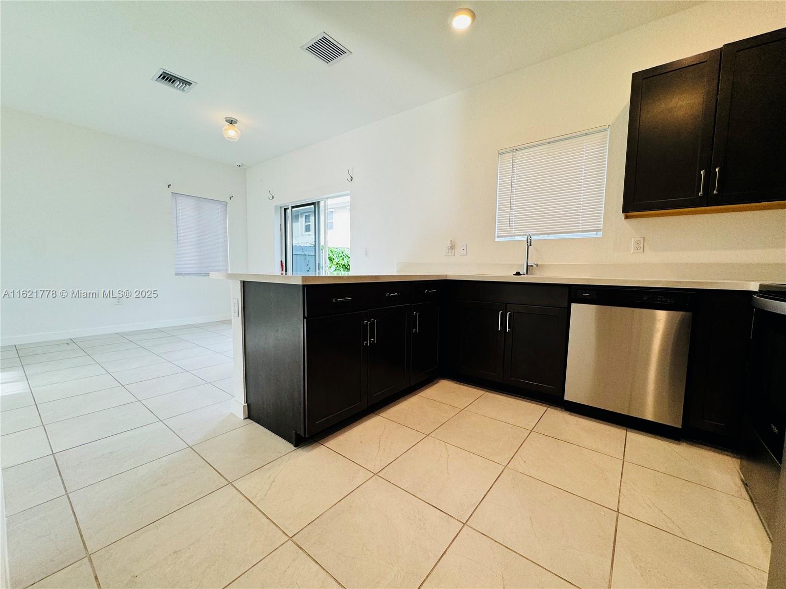 1727 SE 8th Pl 1727
