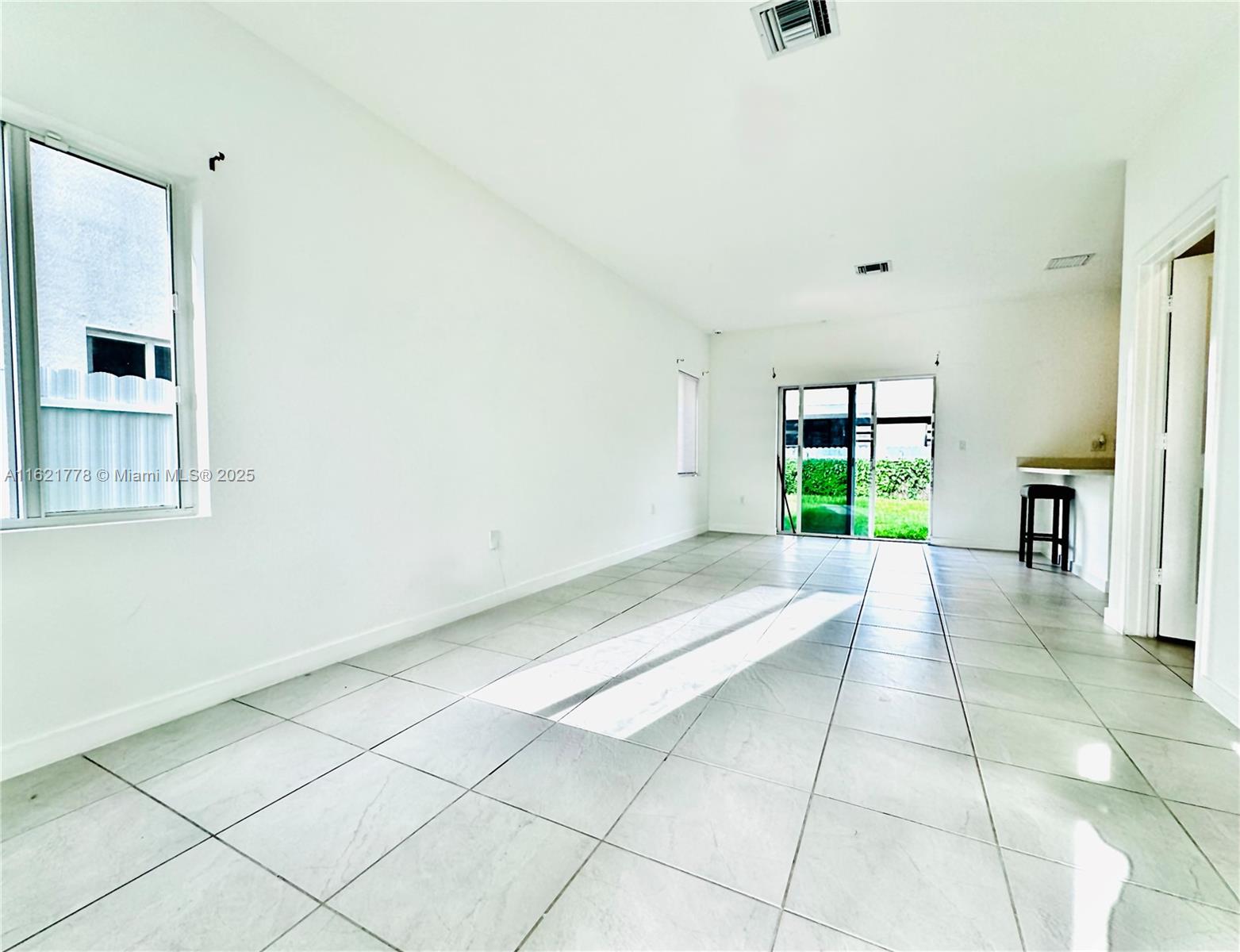 1727 SE 8th Pl 1727
