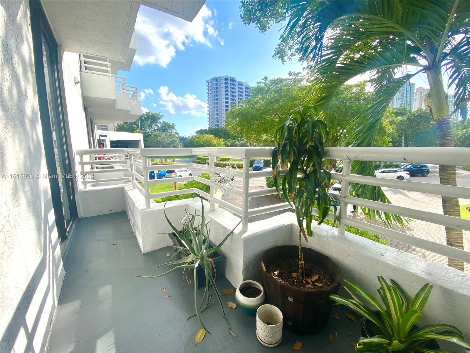 PARC CENTRAL AVENTURA EAST - Residential