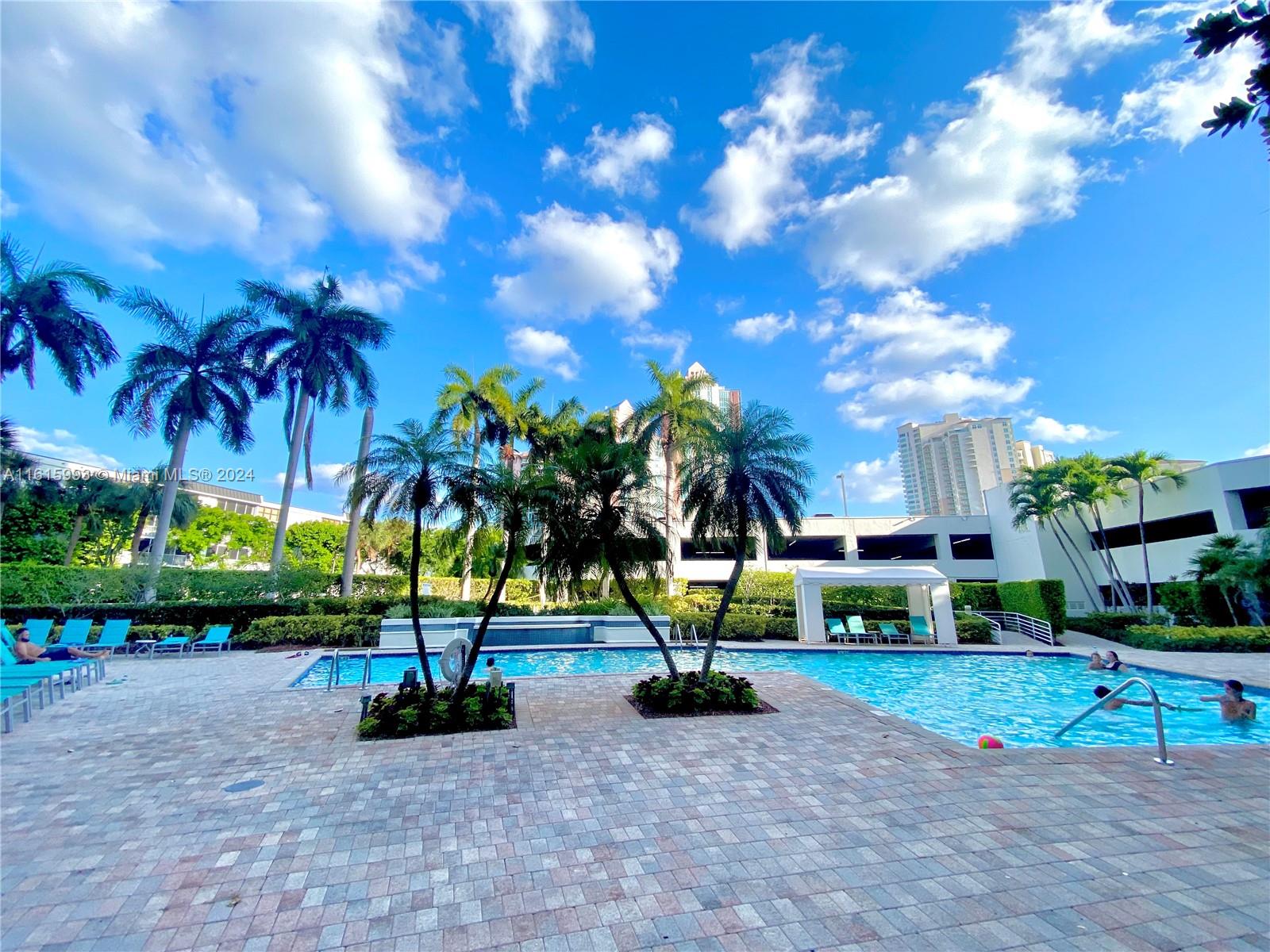 PARC CENTRAL AVENTURA EAST - Residential