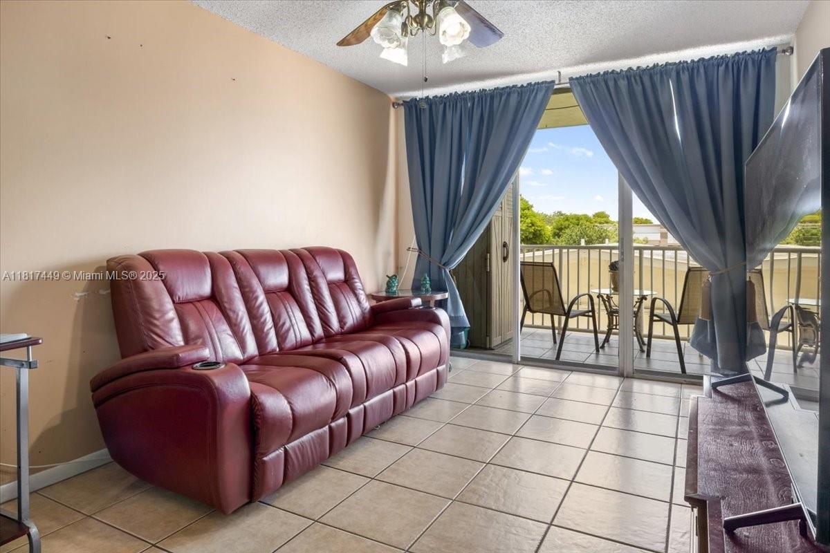 616 NW 26th Ave 210, Miami, FL, 33125/$289,000 2 616 NW 26th Ave 210