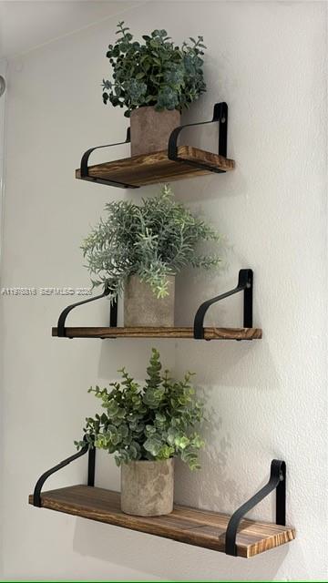 INVERWOOD CONDO - Residential