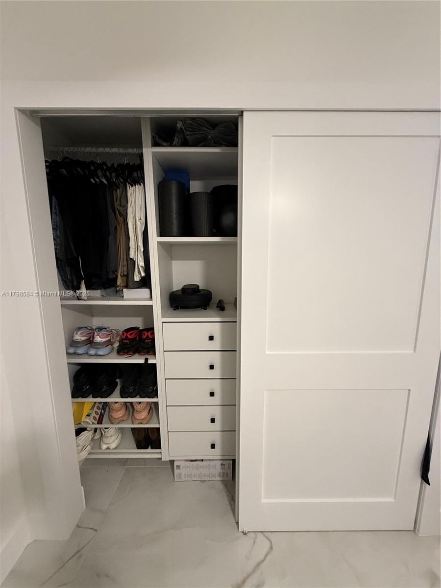 HOST CROSSINGS - Residential