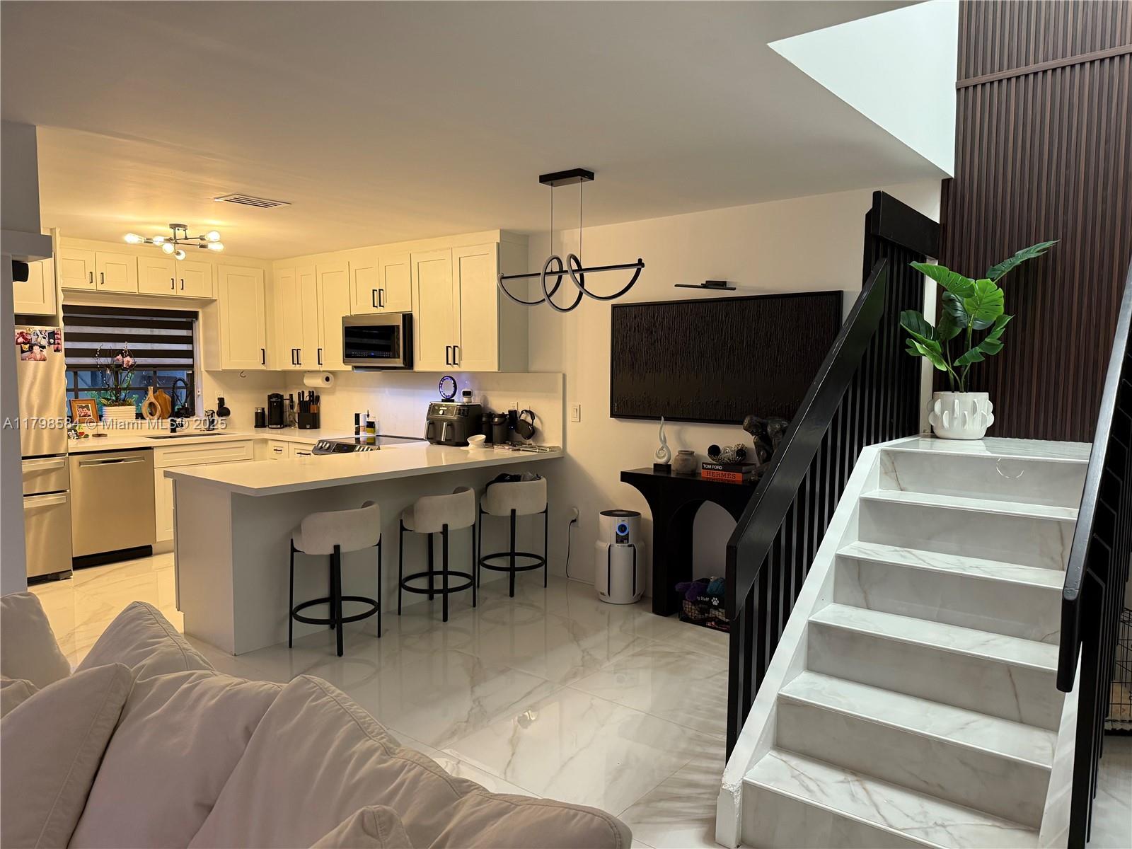 HOST CROSSINGS - Residential