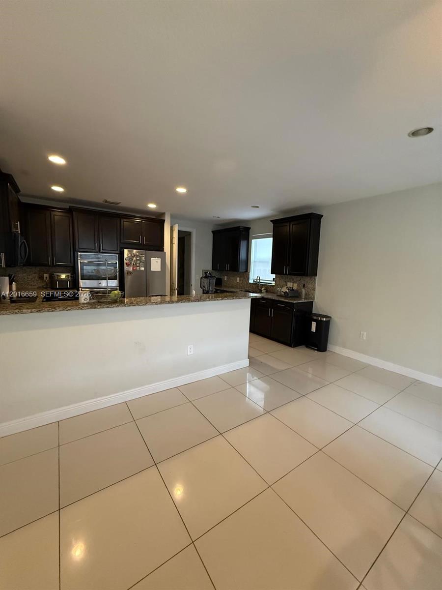 9845 NW 86th Ter