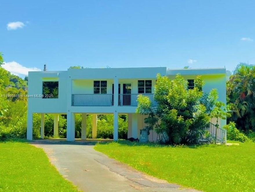 Dorado PR, modern house in safe cul-de-sac street. Huge lot:1/2 acre = 21150sf = 1960m2.  Hot water in every faucet, underground electricity & underground internet.  Proof of funds required. All deed, docs & CRIM in perfect order. Brokers welcome. Easy to show