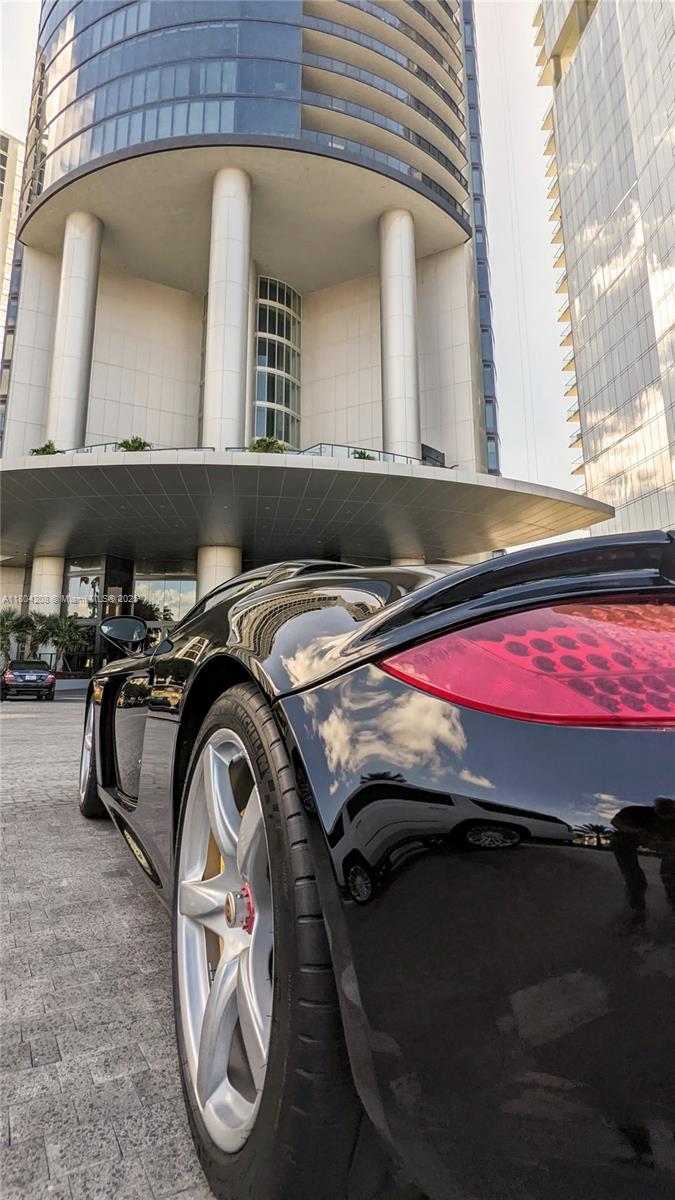 18555 COLLINS AVENUE COND - Residential Lease