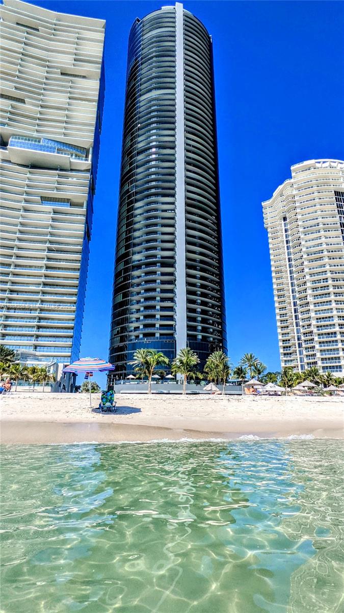18555 COLLINS AVENUE COND - Residential Lease