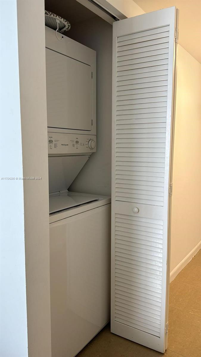 BRICKELL ON THE RIVER S T - Residential