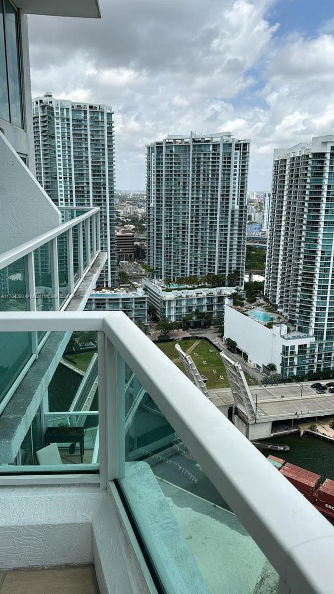 BRICKELL ON THE RIVER S T - Residential