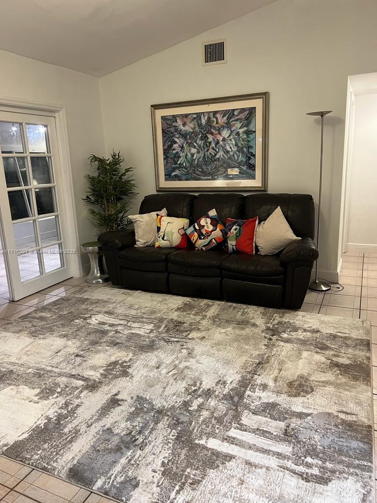 CORAL VILLAS REV - Residential Lease