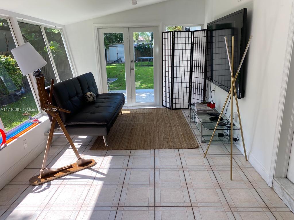 CORAL VILLAS REV - Residential Lease