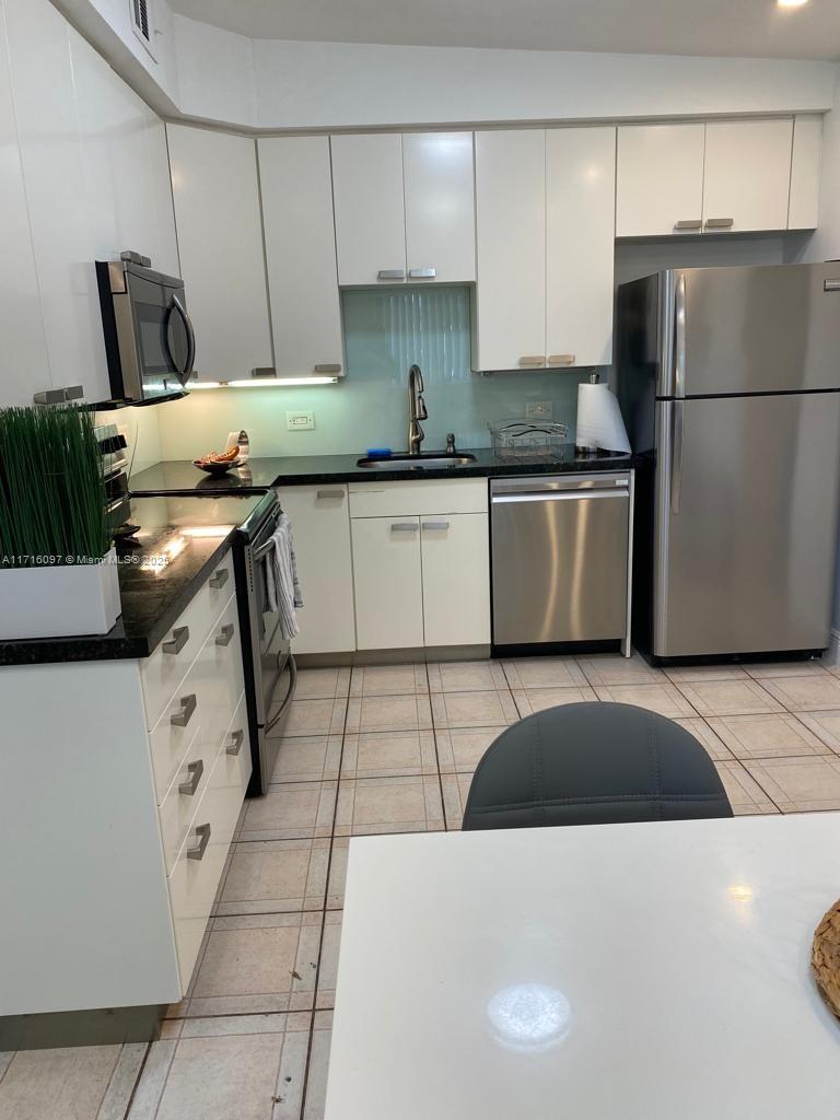 CORAL VILLAS REV - Residential Lease