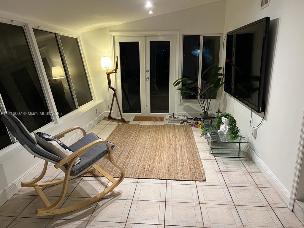 CORAL VILLAS REV - Residential Lease