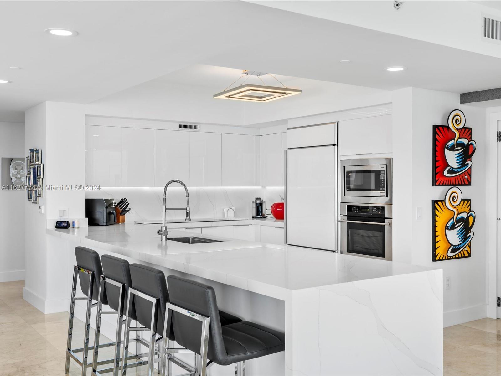 APOGEE BEACH CONDOMINIUM - Residential