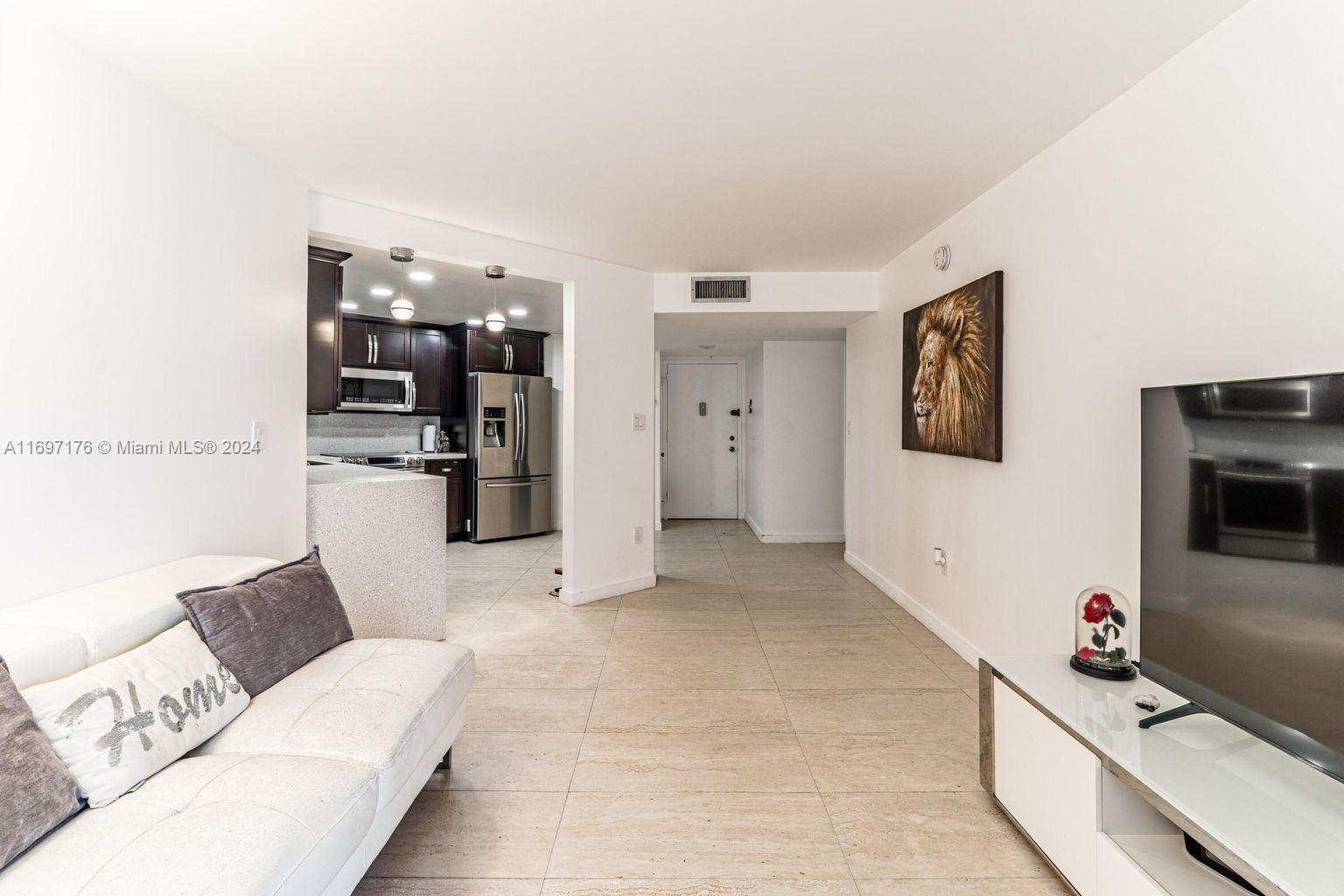 COMMODORE PLAZA CONDO - Residential