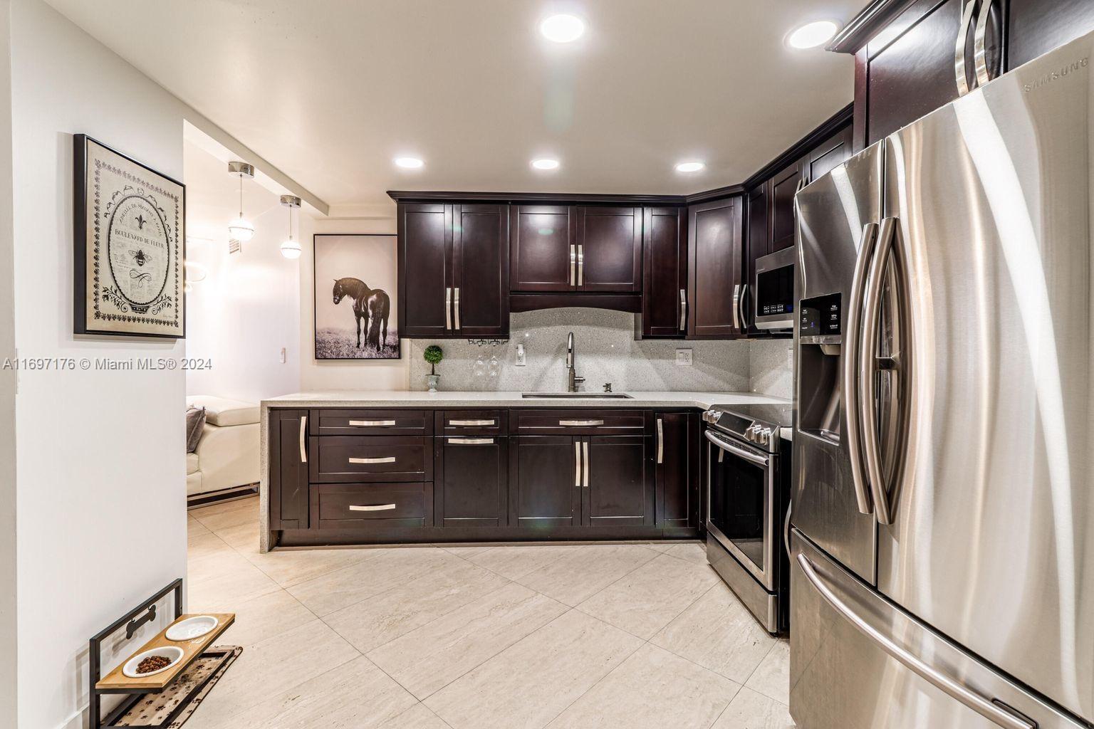 COMMODORE PLAZA CONDO - Residential