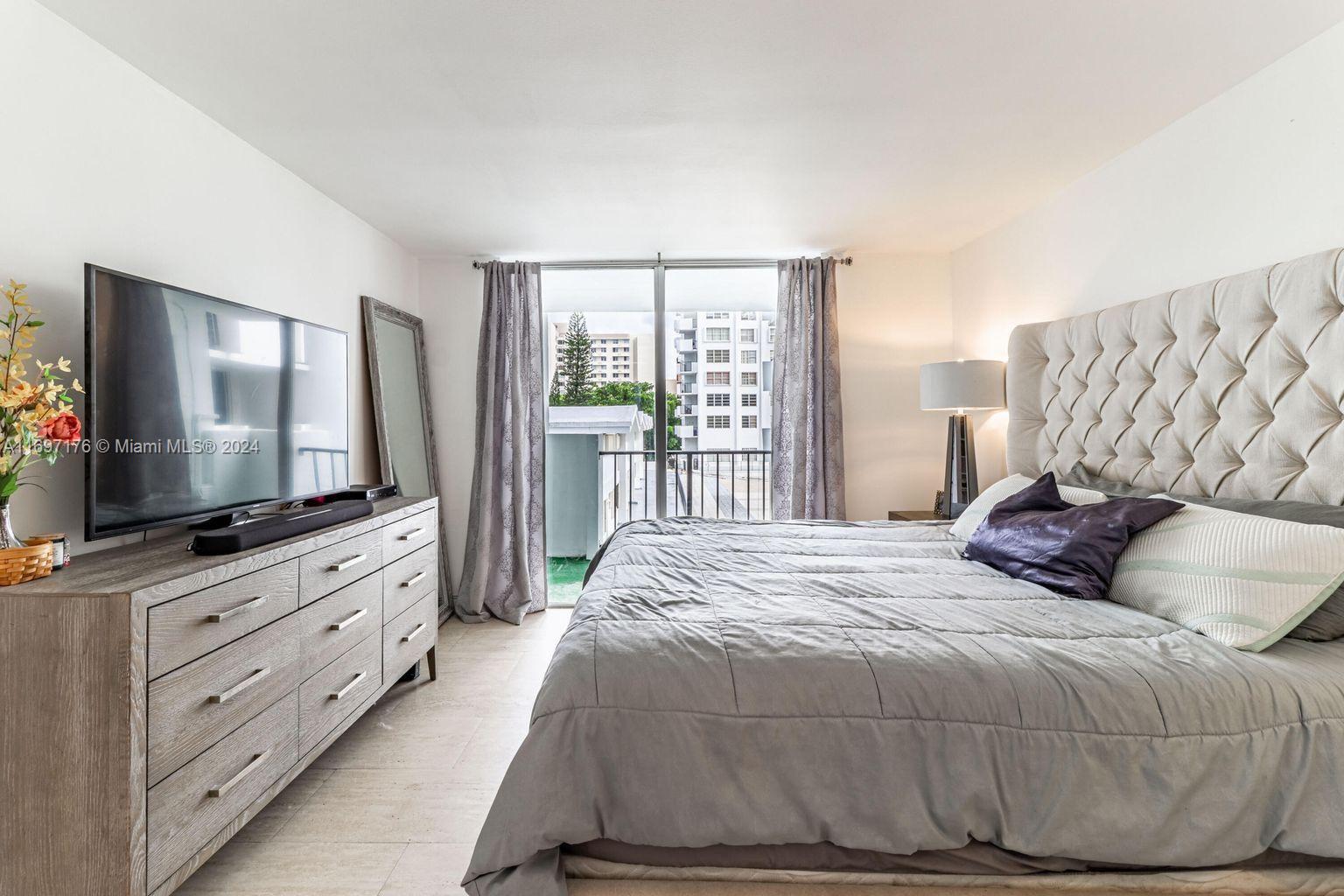 COMMODORE PLAZA CONDO - Residential