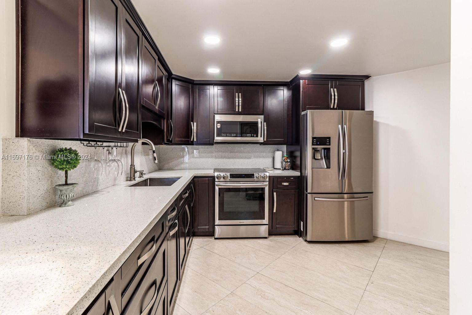 COMMODORE PLAZA CONDO - Residential