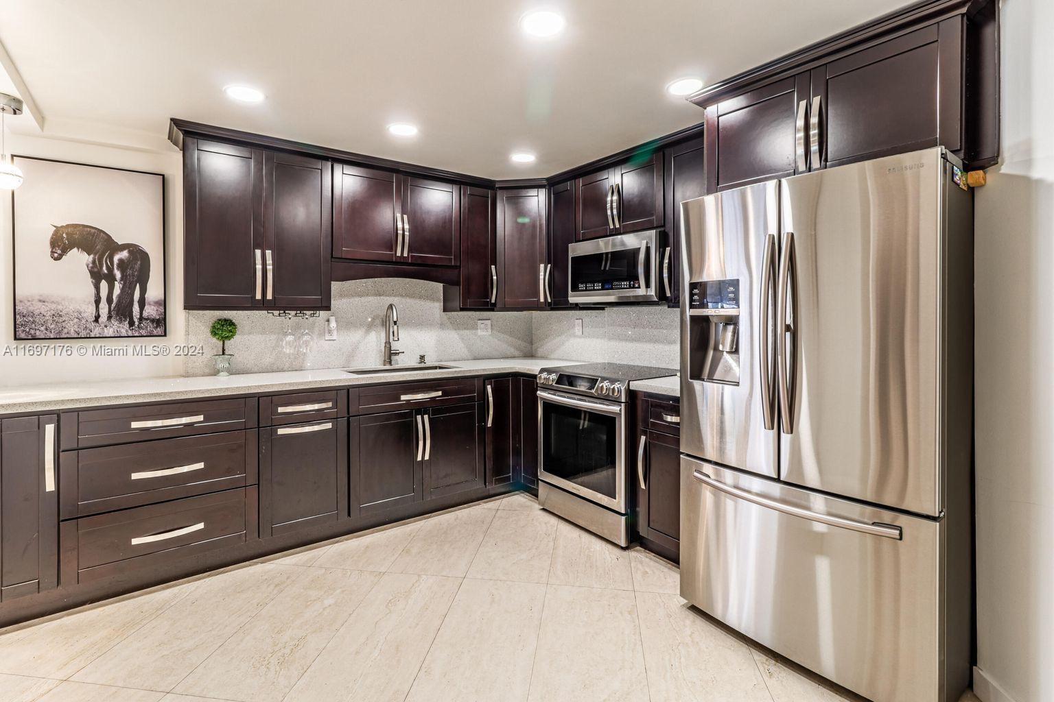 COMMODORE PLAZA CONDO - Residential