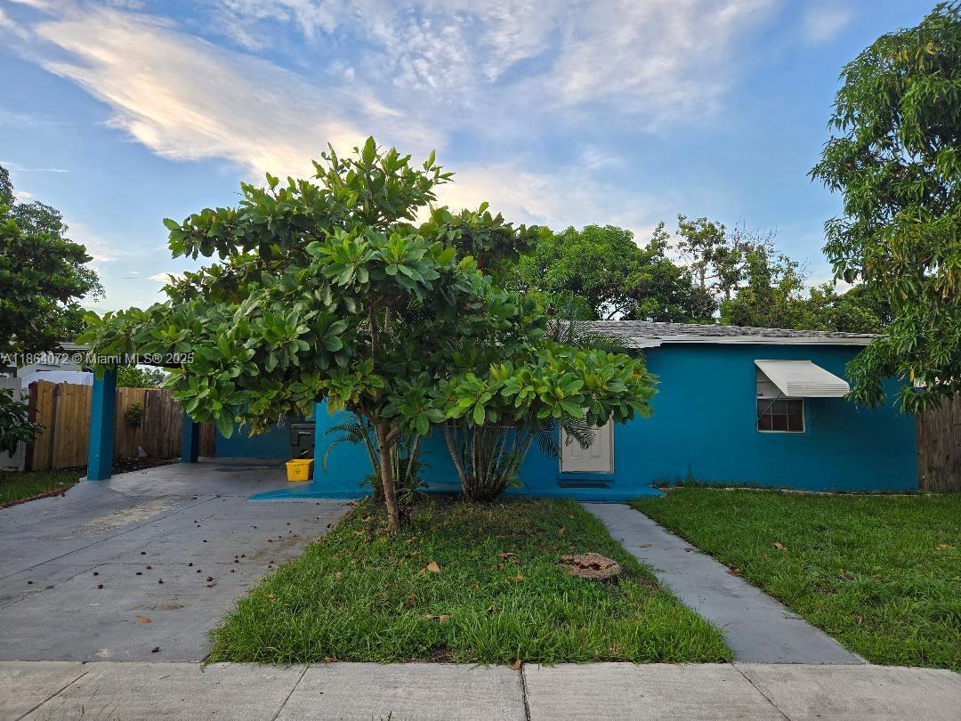 Move in ready!!! This outstanding 4 bedrooms 3 full bathrooms futures 3/2 bath on one side and 1/1 bath with a private kitchen on the other side. Plenty patio space with fruit trees and a laundry. Just minutes away from the West Palm Beach city place, supermarkets, shopping stores and car dealers. No HOA requirements.
