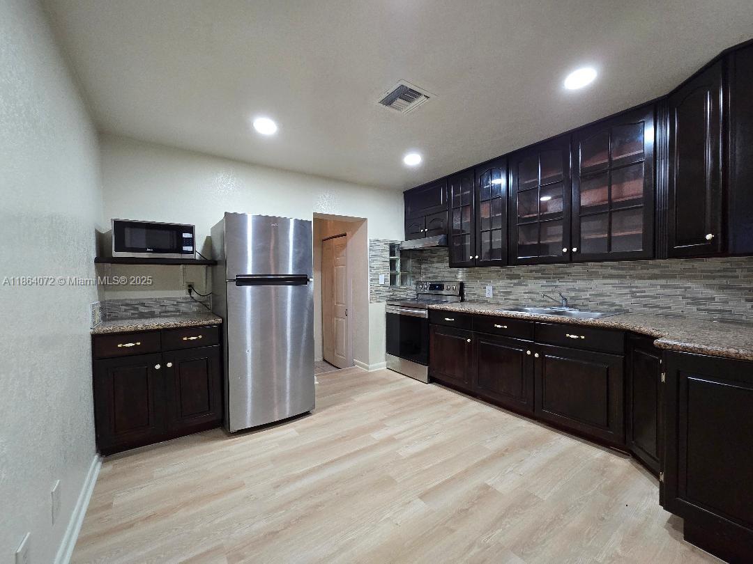 GOLFVIEW HEIGHTS 8 - Residential Lease