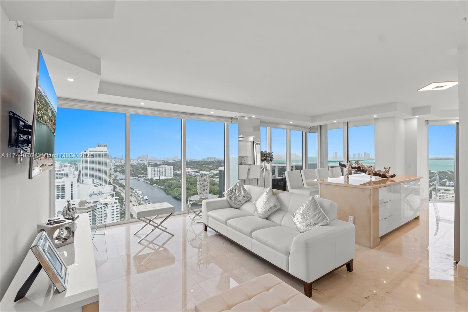 4775 Collins Ave 3505