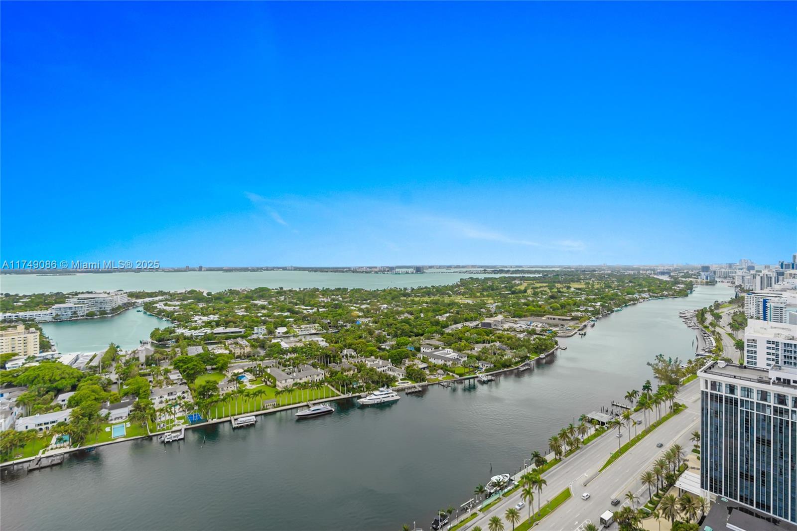 4775 Collins Ave 3505