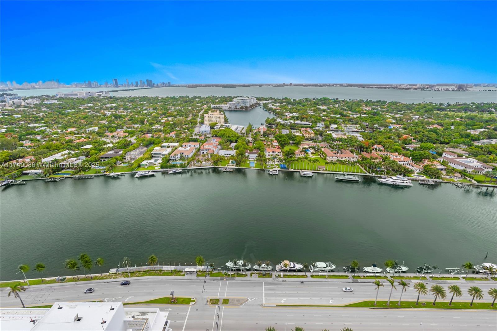 4775 Collins Ave 3505