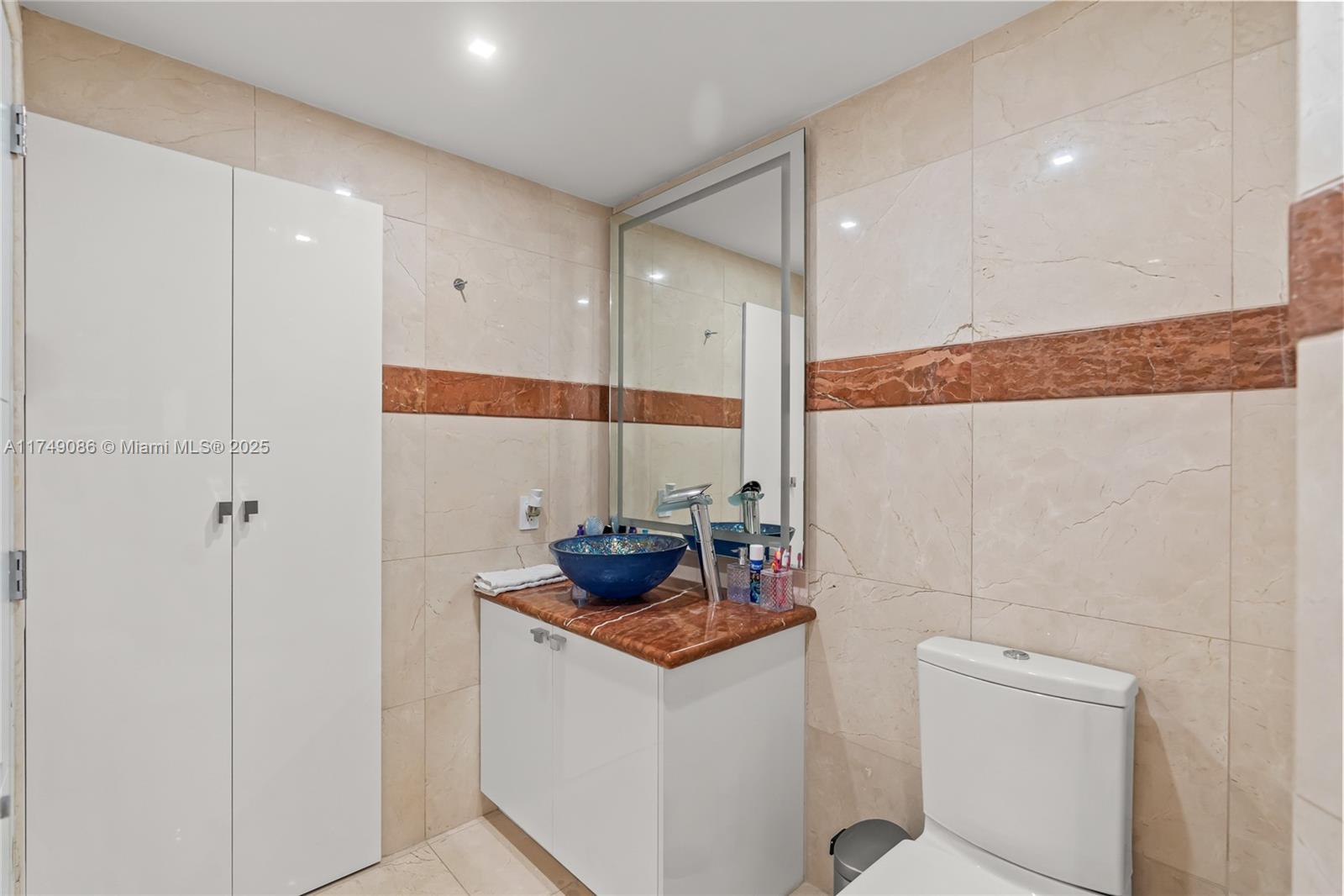 GREEN DIAMOND CONDO - Residential