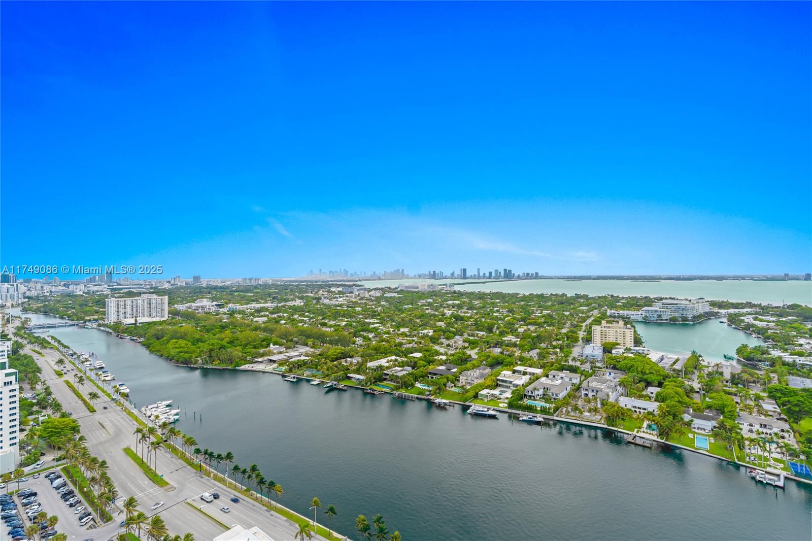4775 Collins Ave 3505