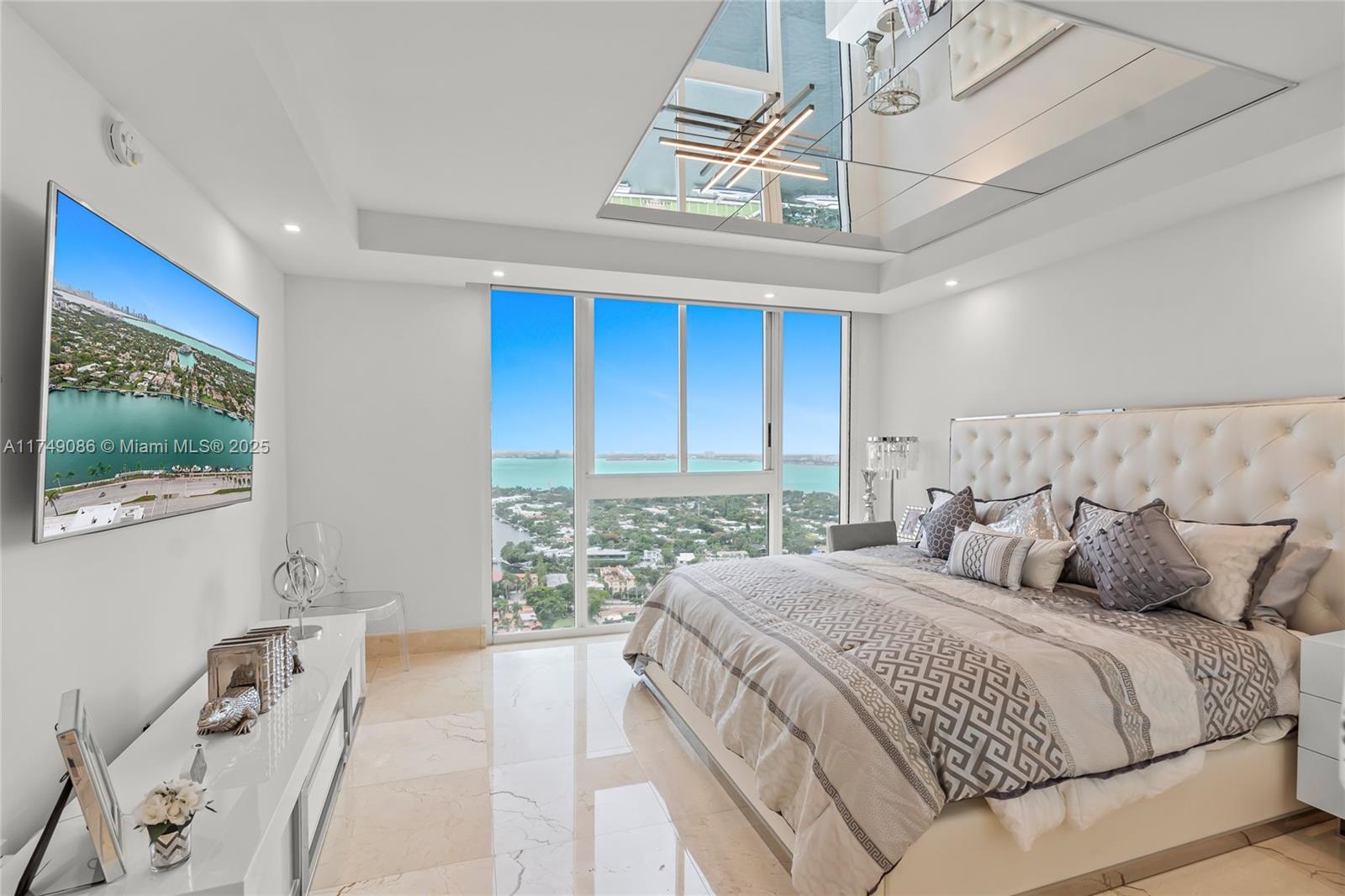 GREEN DIAMOND CONDO - Residential