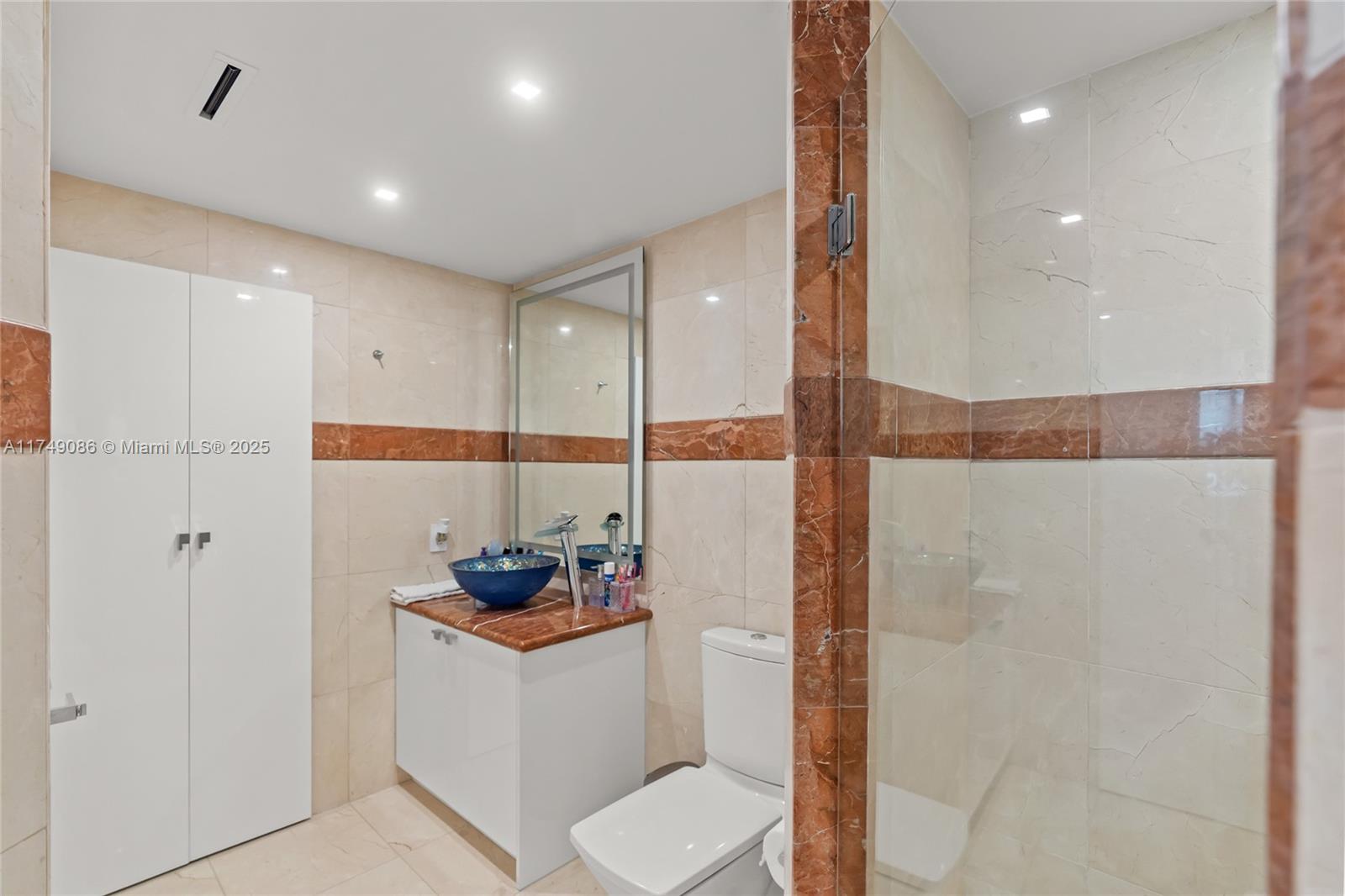 GREEN DIAMOND CONDO - Residential