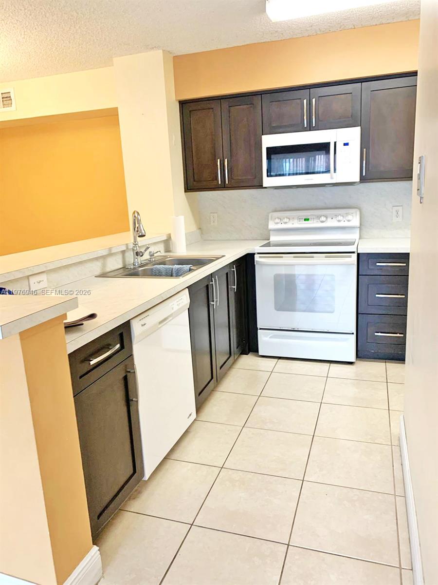 HOLLYWOOD PARC CONDOMINIU - Residential