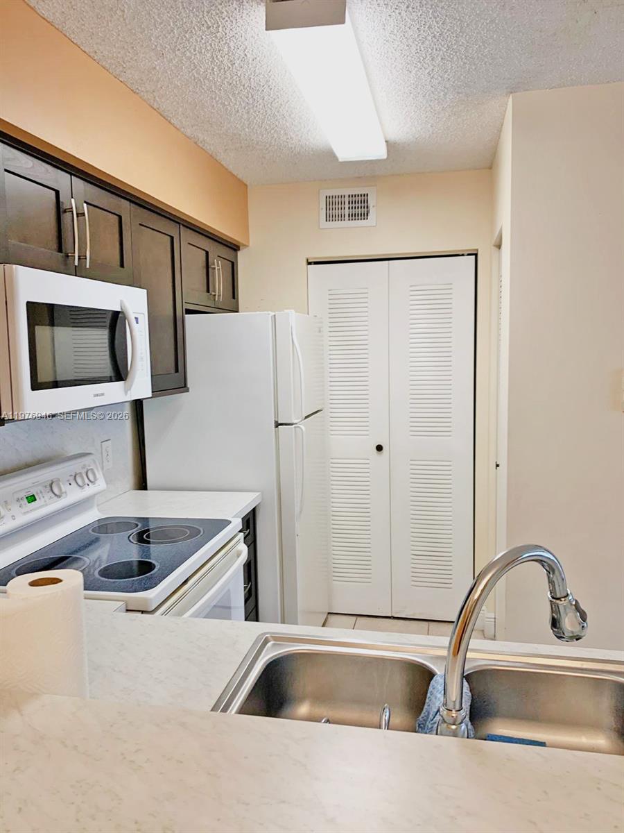 HOLLYWOOD PARC CONDOMINIU - Residential