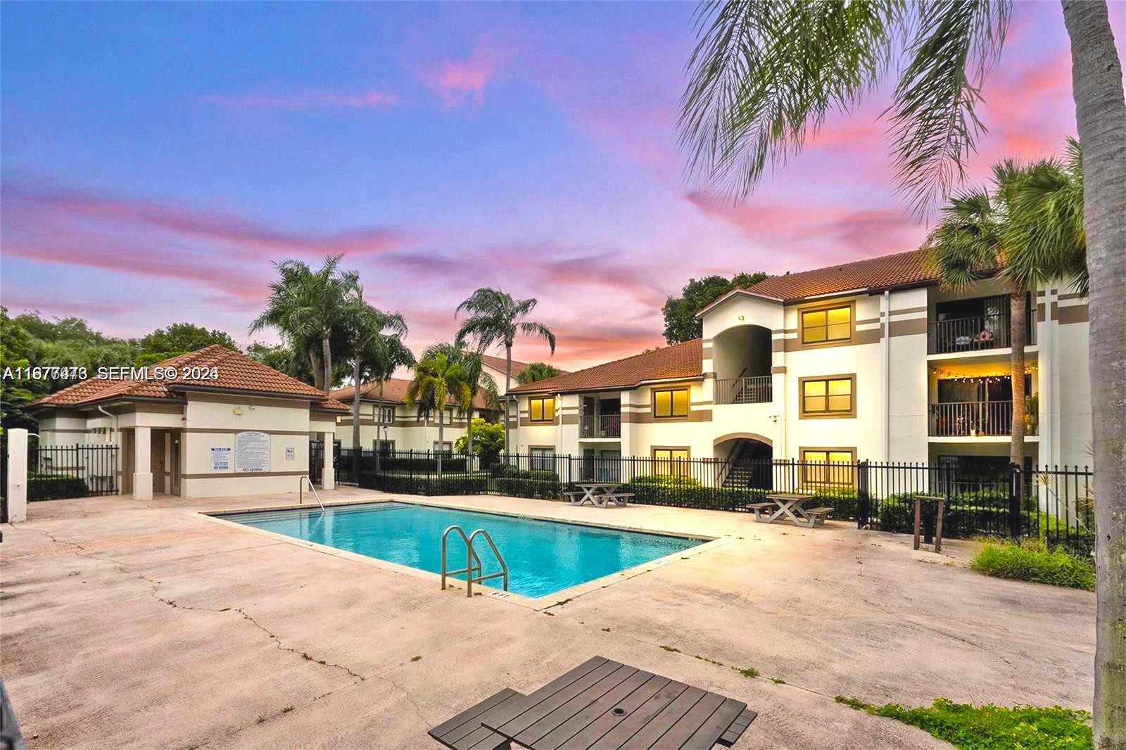 HOLLYWOOD PARC CONDOMINIU - Residential