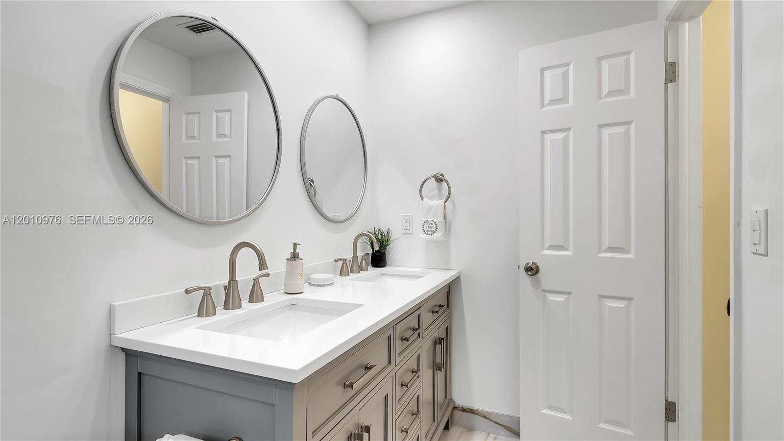 LAUDERDALE WEST 3 SEC - Residential