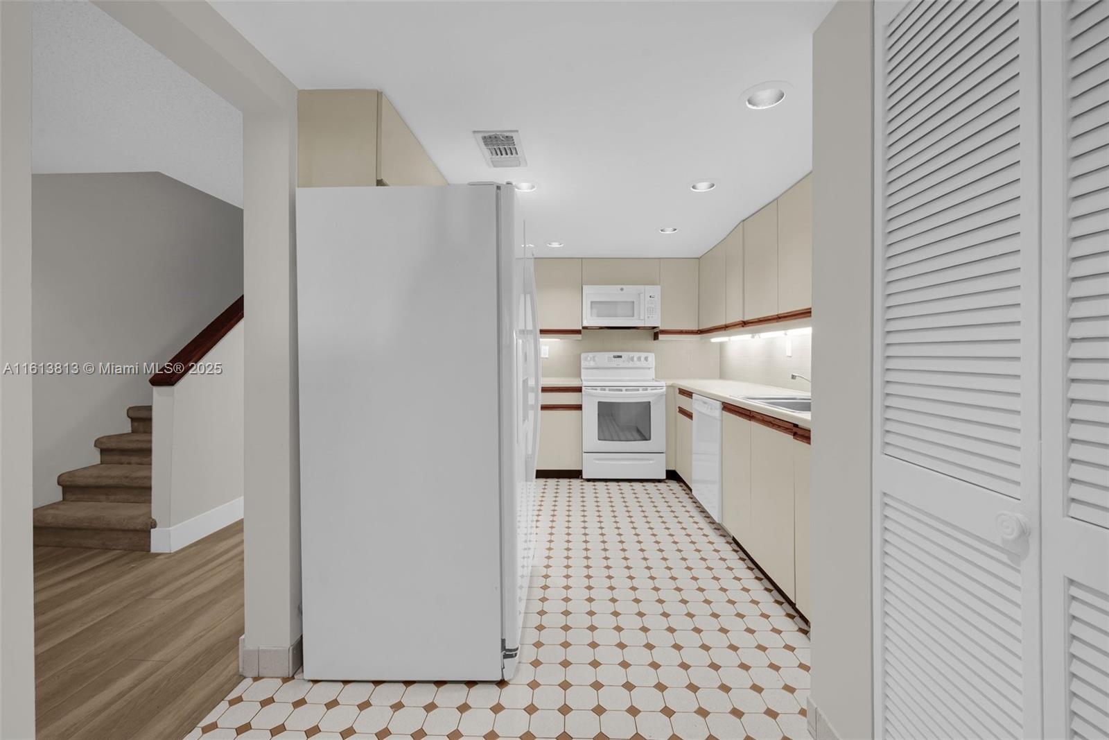 BILTMORE COURT VILLAS CON - Residential