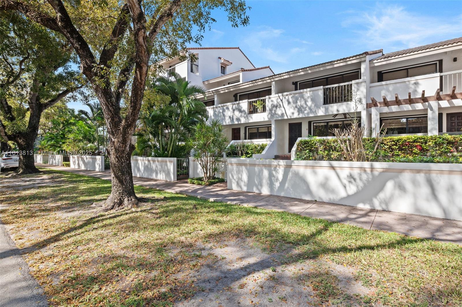 BILTMORE COURT VILLAS CON - Residential